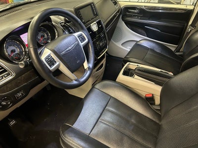 2016 Chrysler Town & Country Touring-L Anniversary Edition