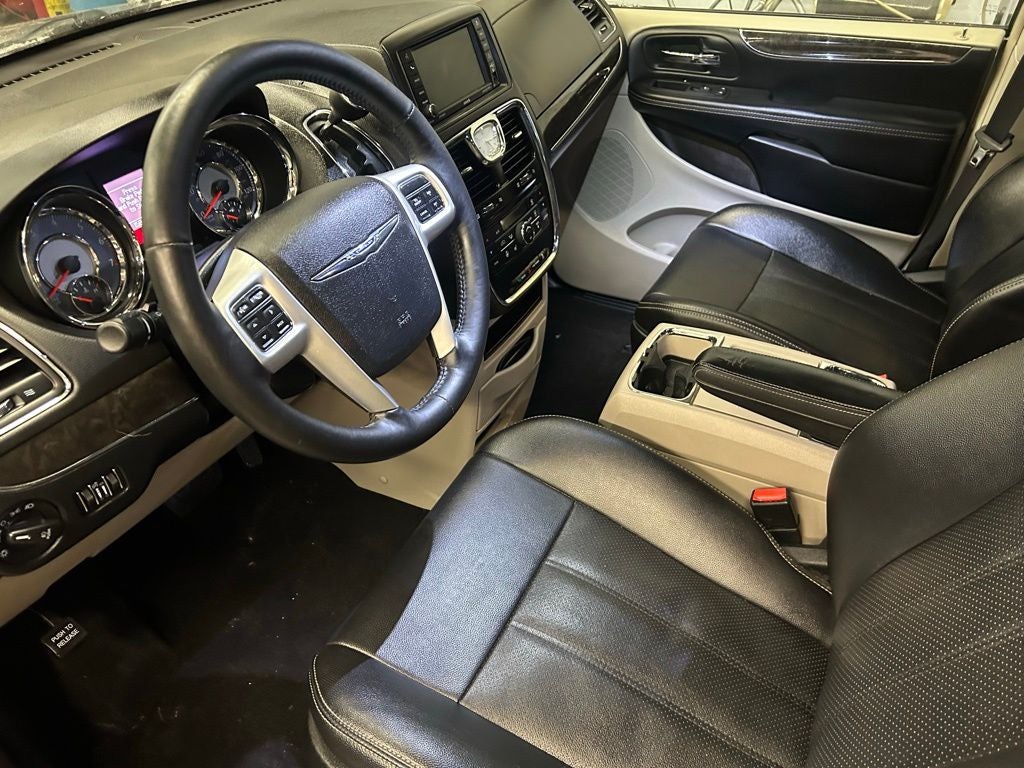 2016 Chrysler Town & Country Touring-L Anniversary Edition