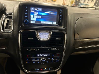 2016 Chrysler Town & Country Touring-L Anniversary Edition