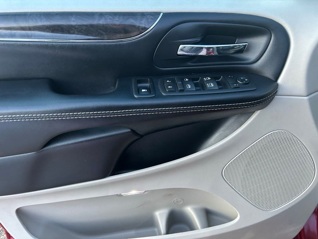 2016 Chrysler Town & Country Touring