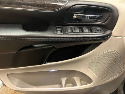 2016 Chrysler Town & Country Touring-L