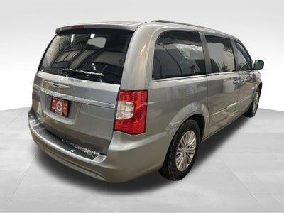 2016 Chrysler Town & Country Touring-L