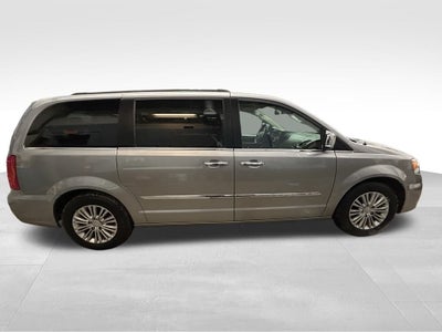 2016 Chrysler Town & Country Touring-L