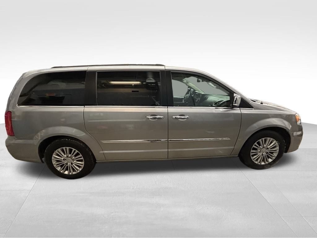 2016 Chrysler Town & Country Touring-L